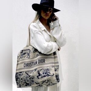 New in Bag Rare Dioriviera VIP Linen Blue & Cream Tote  Tote Bag 16x14.5x5